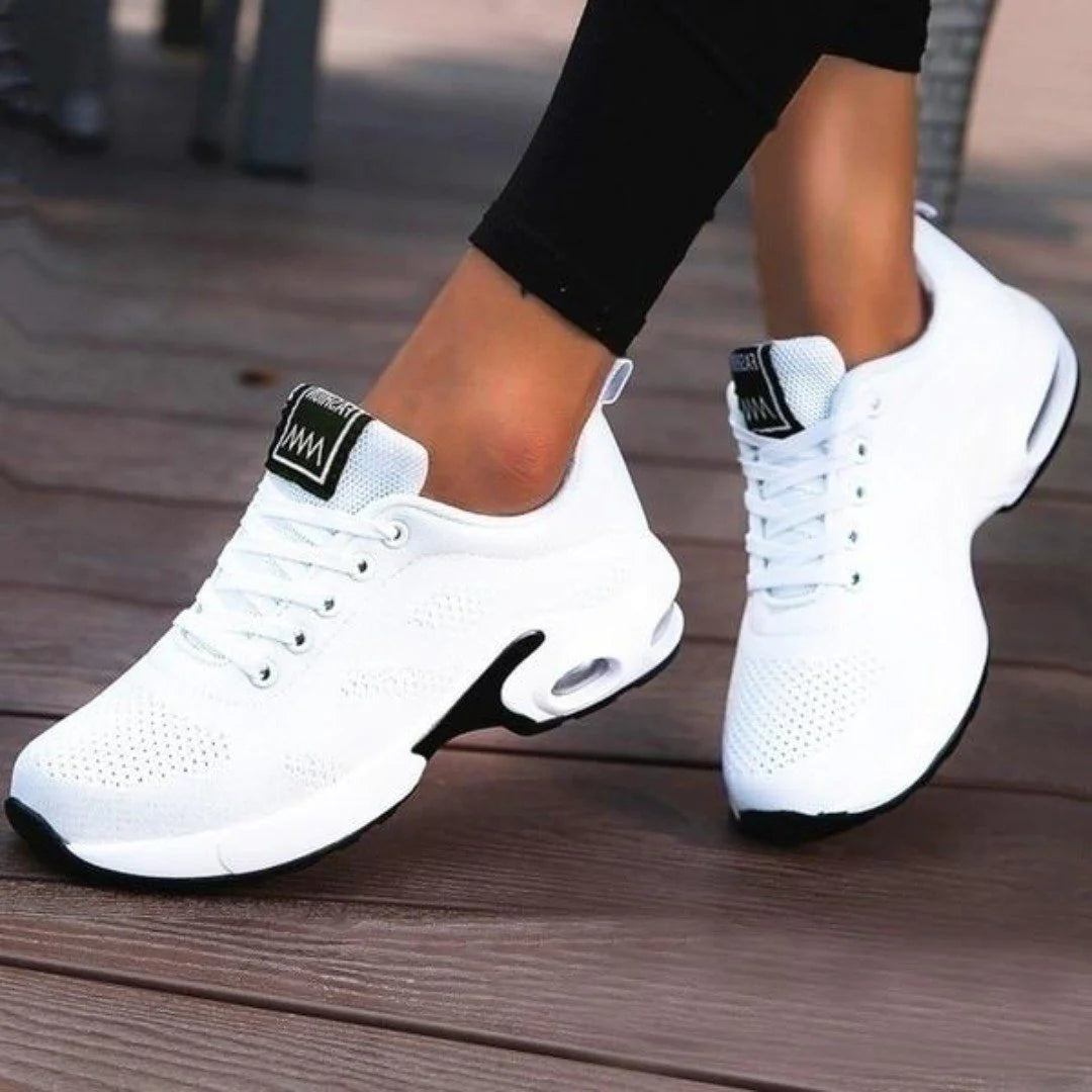 COMFORTABLE TRAINERS